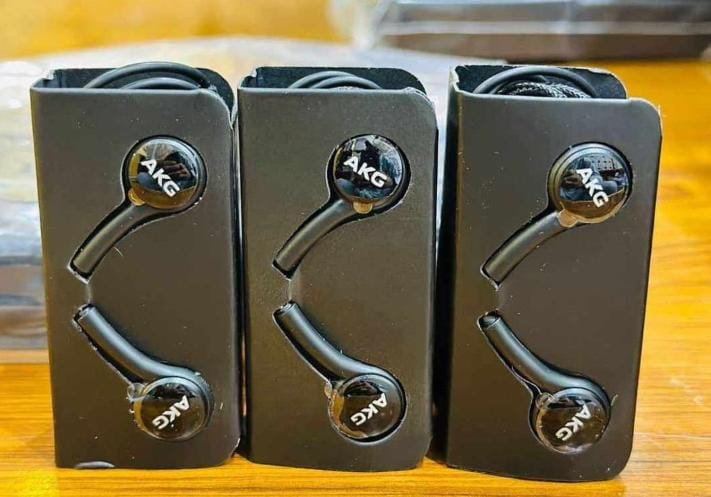 WhatsApp-Image-2024-10-16-at-1.46.51-PM.jpeg AKG Handsfree type C best for all Android devices with loud sound and high base - Image 1