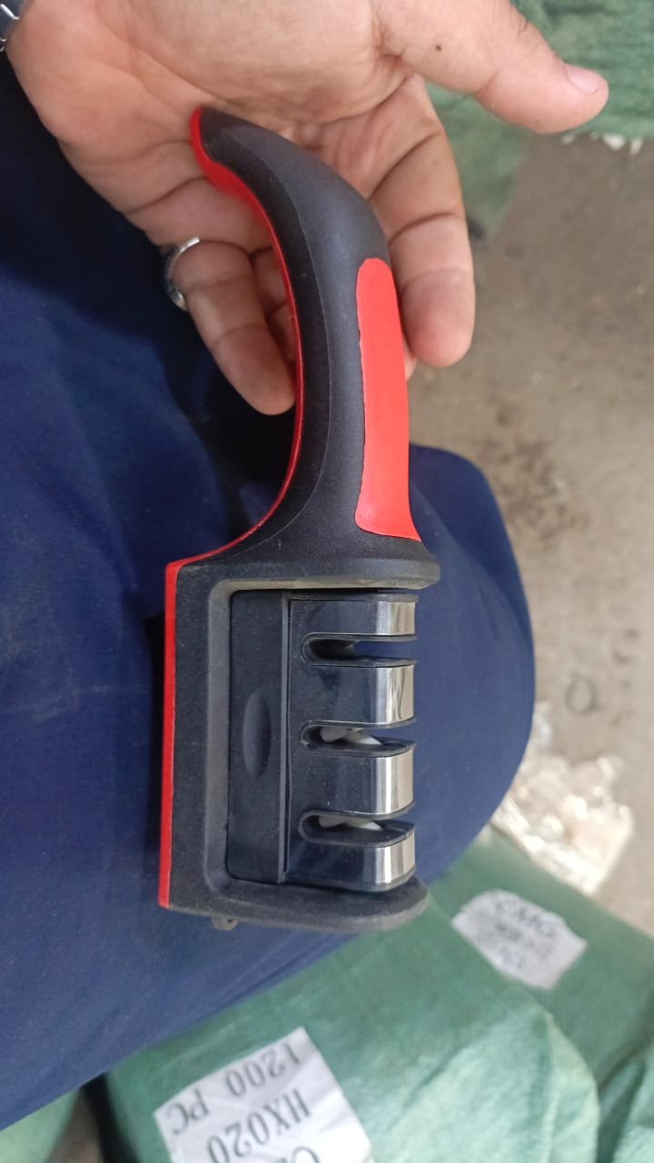 WhatsApp-Image-2024-11-25-at-12.38.52-PM-1.jpeg 3 in 1 Manual Knife Sharpening Kitchen Accessories Manual Stainless Steel 3 Stage Kitchen Handheld Knife Sharpener - Image 5