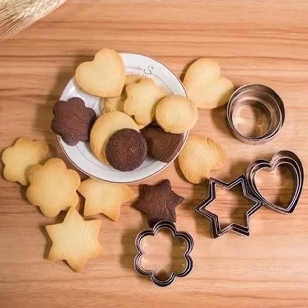 WhatsApp-Image-2025-08-06-at-10.58.38-AM-1.jpeg 12-Piece Stainless Steel Cookie Cutter Set – 4 Assorted Shapes for Baking, Pastry, and Crafts - Image 2