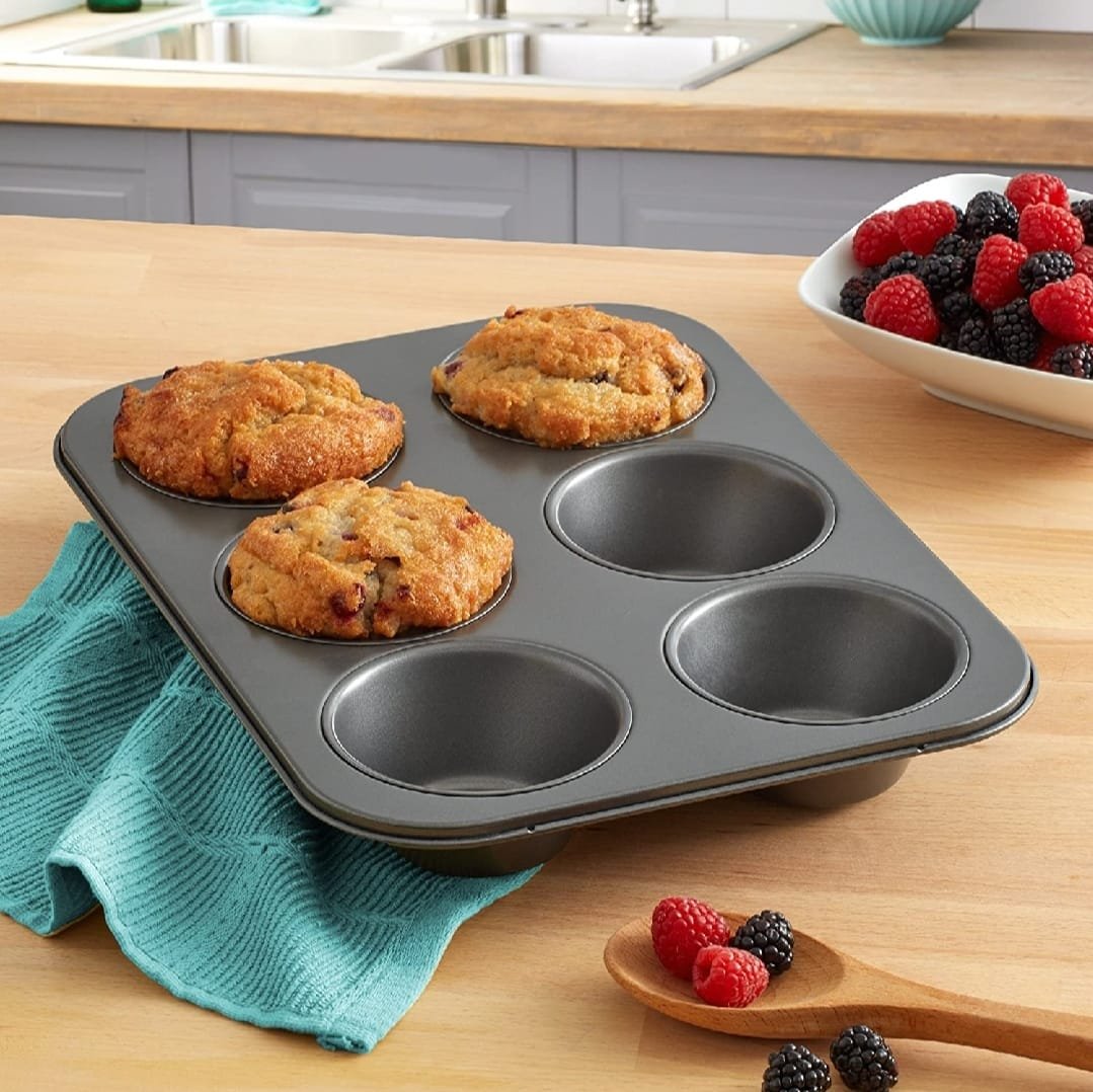 WhatsApp-Image-2025-08-06-at-11.26.37-AM.jpeg 6-Cup Muffin Pan – Non-Stick Carbon Steel Cupcake Baking Tray | Heavy Duty Standard Bakeware for Muffins, Cakes, Mini Pies & More - Image 2